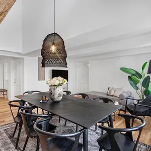 https://amazing-apartment-with-a-roof-top-terrace-in-the-heart.copenhagenhotelselect.com