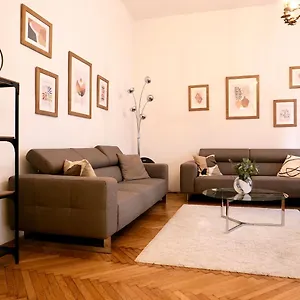 Contemporary Vaci Utca Appartement