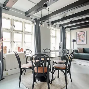 https://luxury-apartment-in-the-heart-of-copenhagen-1264.copenhagenhotelselect.com
