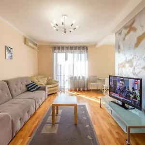 On Triokhsviatytelska , Киев Украина